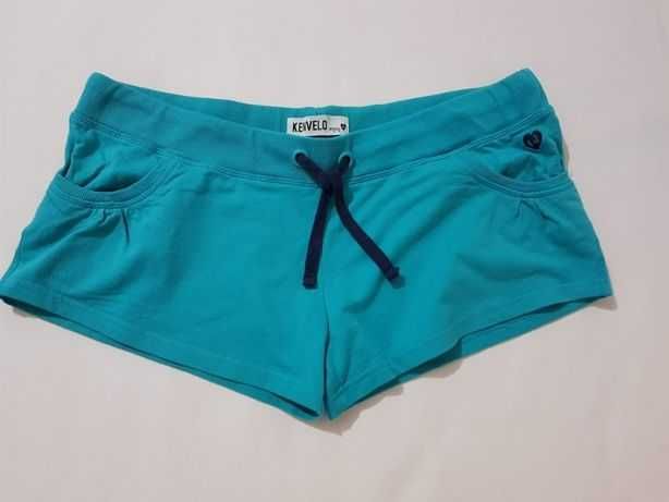 Pantaloni scurti Axel,3 modele,marimea xl dar merg L,ca noi,30 lei/per