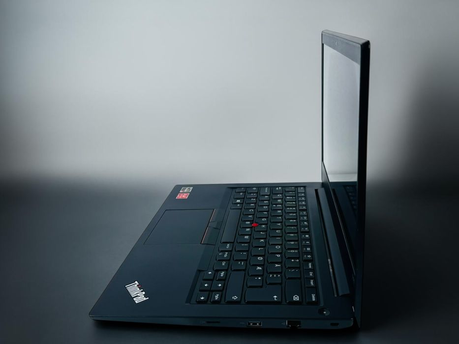 Лаптоп Lenovo ThinkPad E495 14" AMD Ryzen 3 3200U 2.60GHz 16GB RAM 256GB SSD Гаранция!