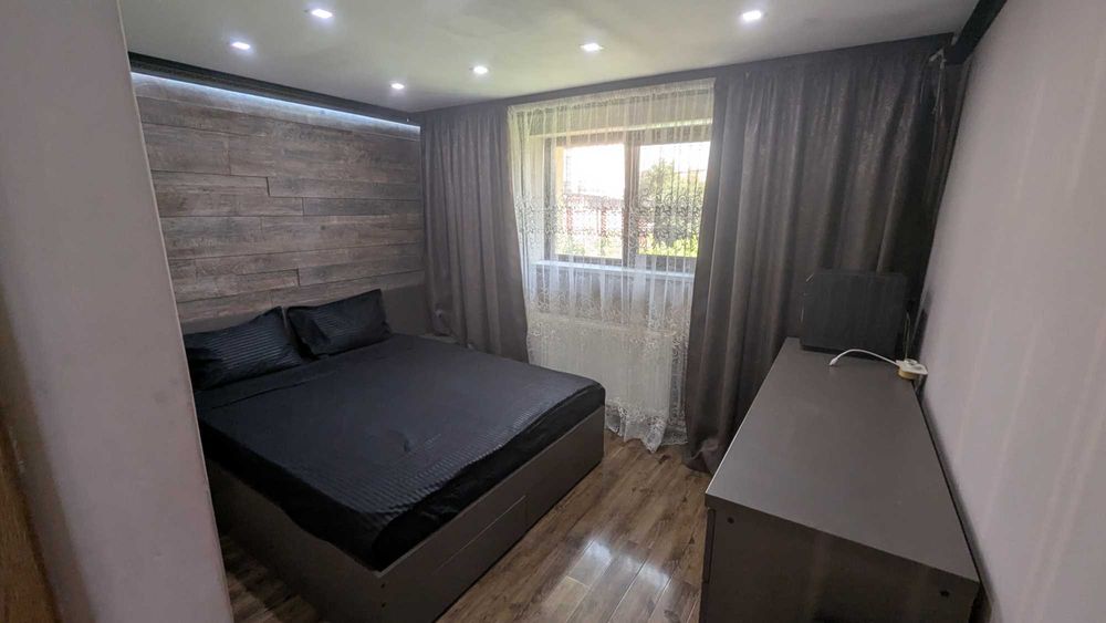 Proprietar vand apartament 3 camere in vila cu curte proprie