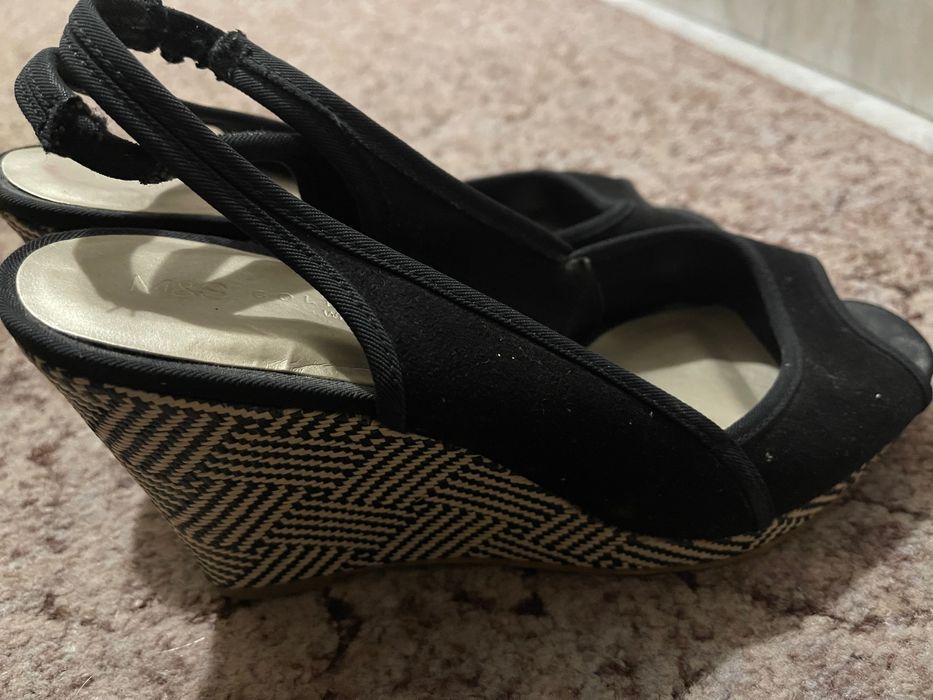 Дамски Сандали, черни, в отлично състояние