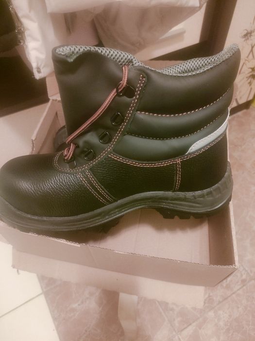 Продам рабочую обувь