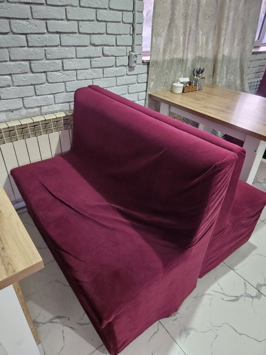 Продаю столы и диваны