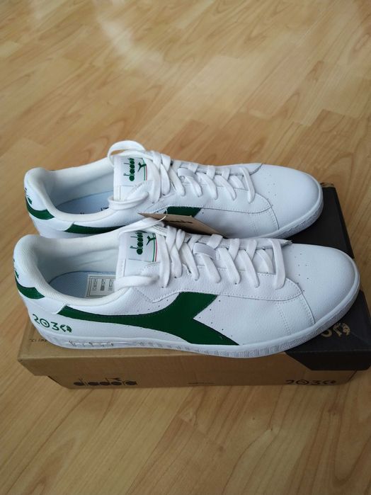 Vând adidași Diadora