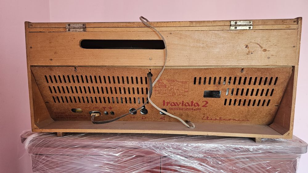 Vand radio cu pickup Traviata vechi