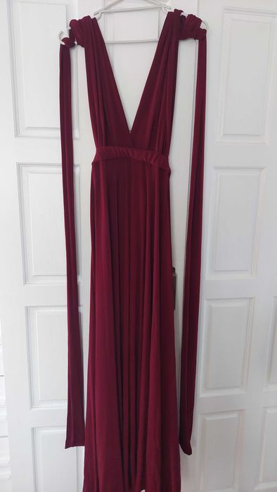 Rochie de mireasă+ gratuit 4 rochii pentru domnisoare de onoare