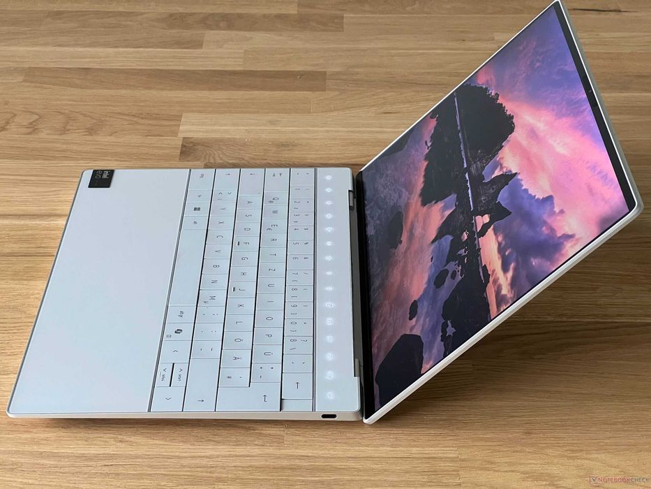 ULTRA Dell XPS 13 9340 ! Model deosebit! Intel Core ULTRA7-155 / 64GB DDR5 / 1TB SSD Nvme / 13.5inch 1920 x 1200 / Touchbar!