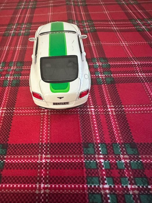 Mașinuță metalică Bentley Continental, în stare bună