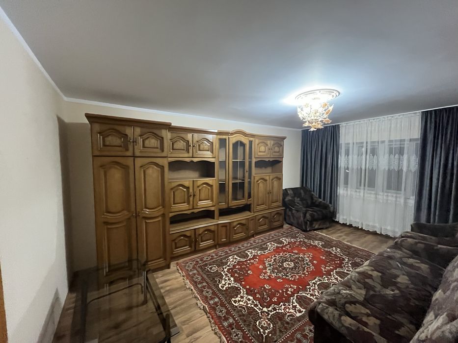 Inchiriez apartament 3 cam. Obcini