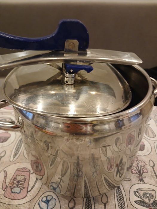 Тенджера под налягане стоманена