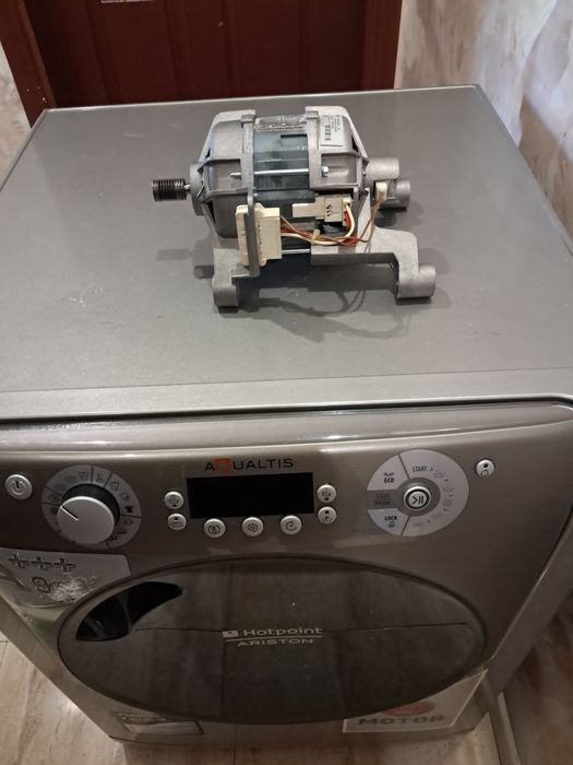 Ел.Двигател  за пералня  Ariston-Hotpoint