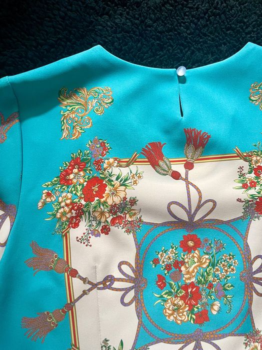 Комплект, къс панталон и топ многоцветен син/зелен с барокови елементи