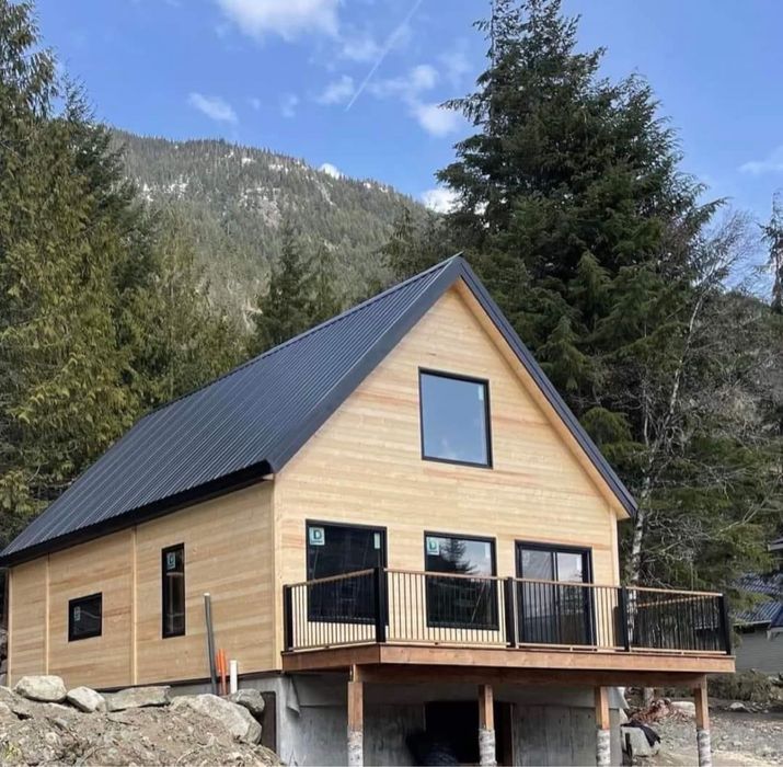 Executam cabane din lemn la cheie