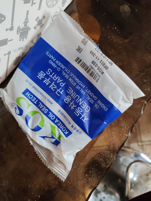 Помпа, сальник коренной мазда 626