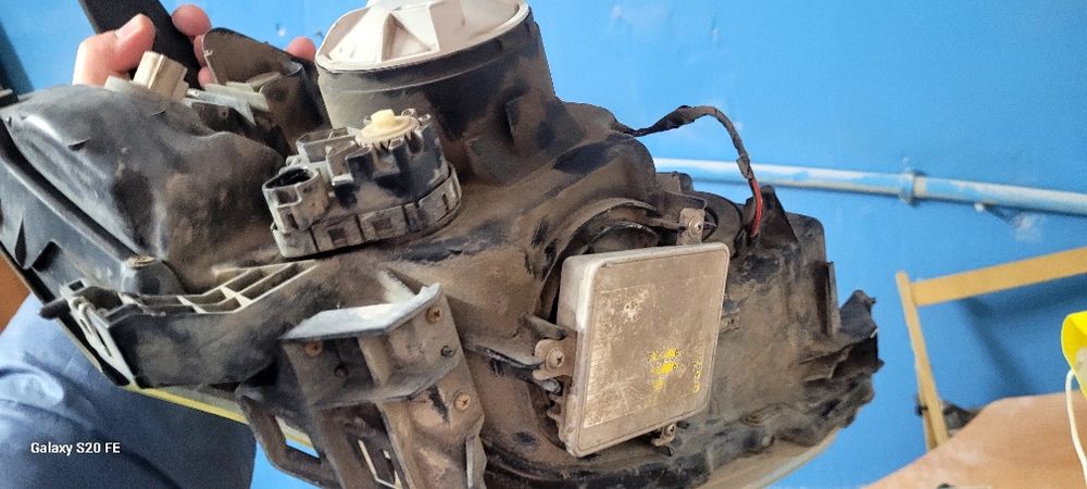 Фара pajero 4 оригинал б/у