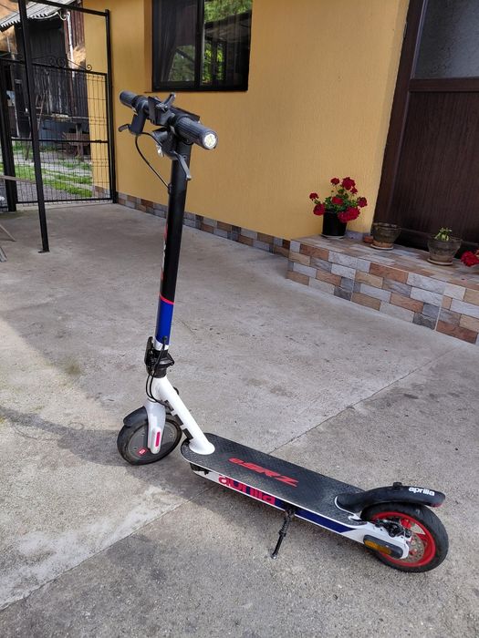Vând trotineta Aprilia  fabricație 2025
