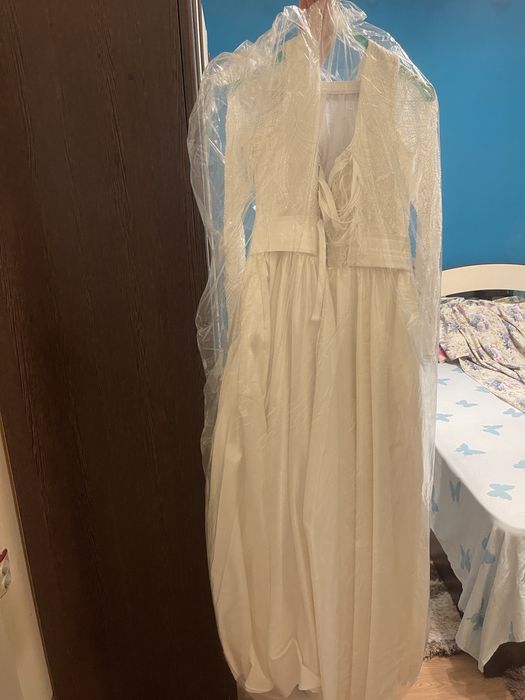 Vand Rochie Mireasa !