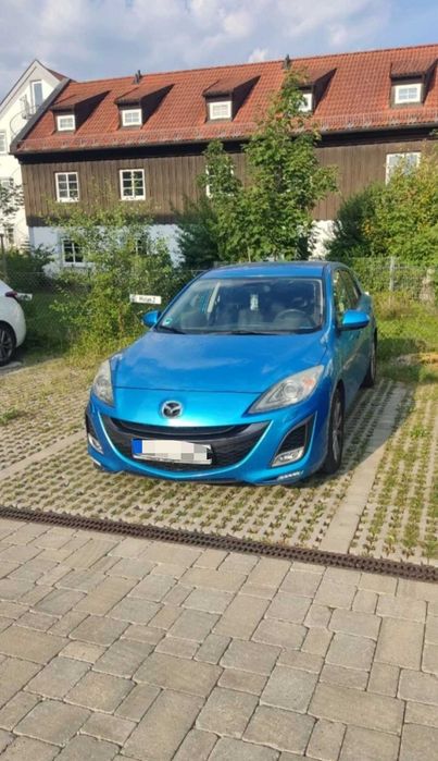 Лек автомобил Mazda 3