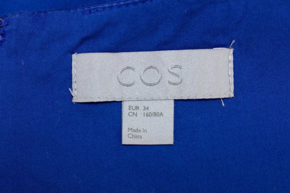 COS оригинална дамска рокля кралско синьо асиметрична 34 XS