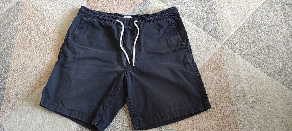 Къси гащи на марката HM