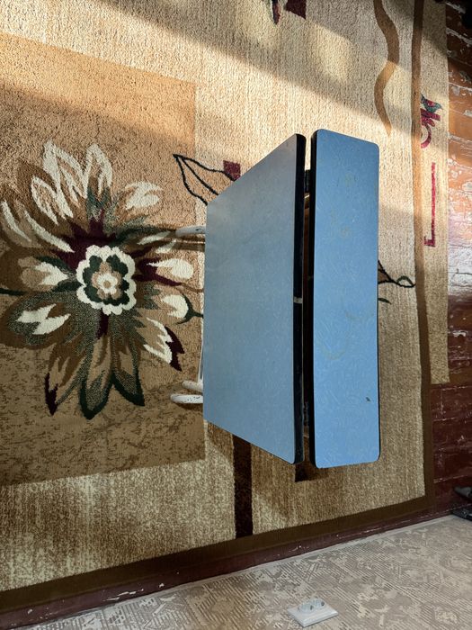 Книжка стол светло голубого цвета