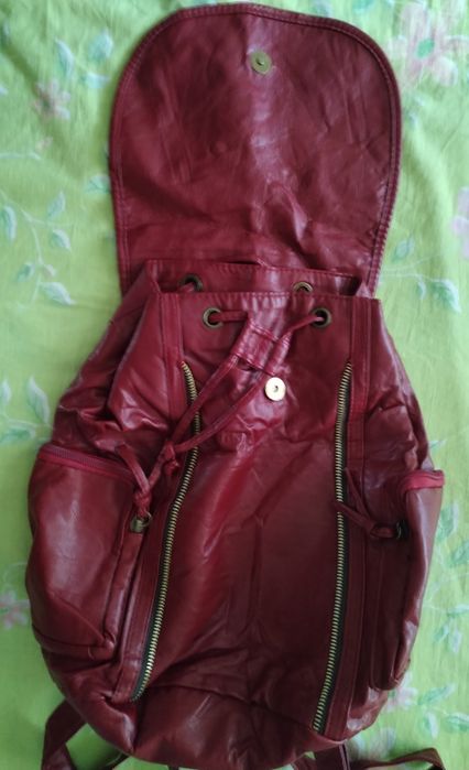 Раница и Спортна чанта-BENETTON.