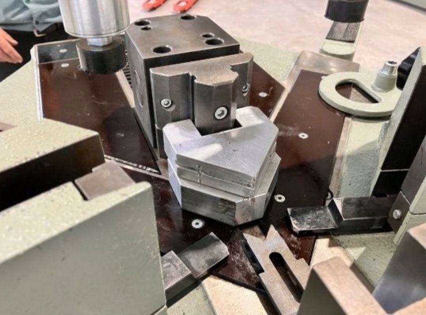 Автоматична ъглонабивна машина Pressta Eisele 2000 - Германия