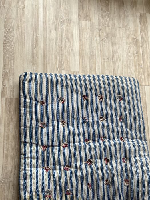 Матрас с чехлом в хорошем состоянии