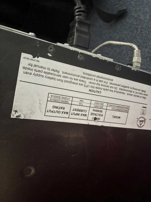 APC SMART UPS  X 2200 VA baterii noi