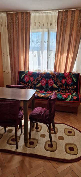 Vând casa la țară