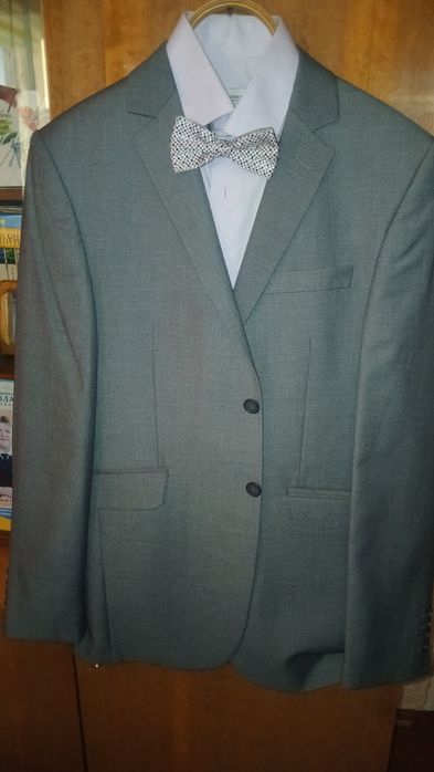 Продам костюм классический