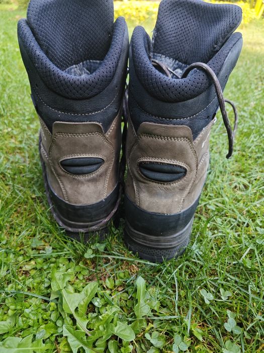 Ловни и туристически обувки Lowa