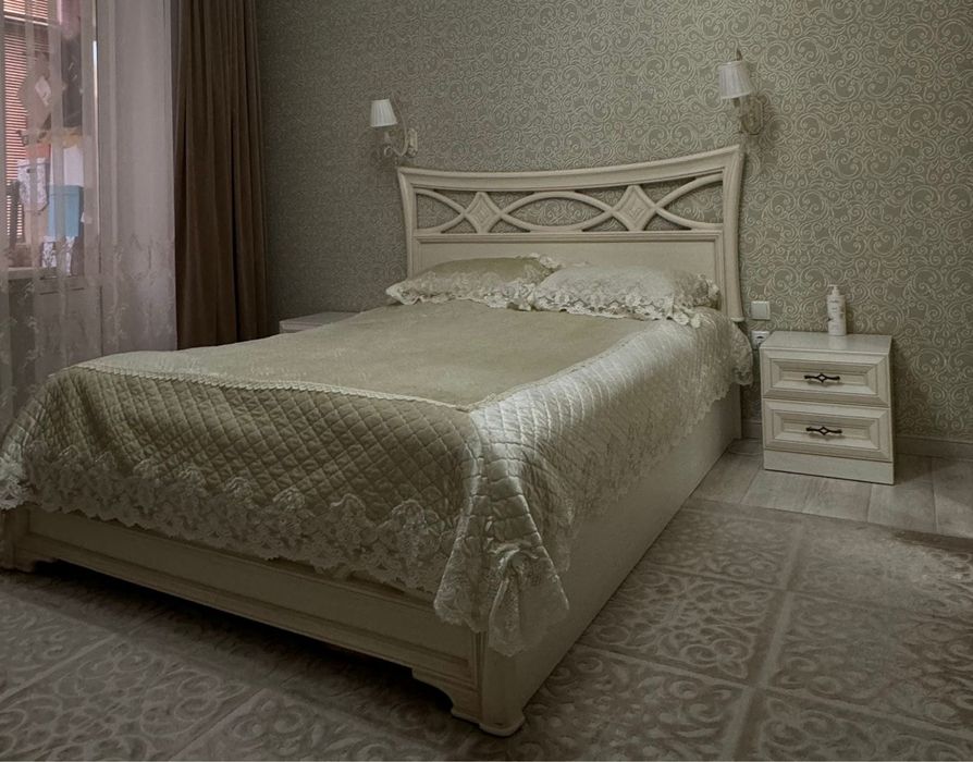 Продам кровать и 2 тумбочки