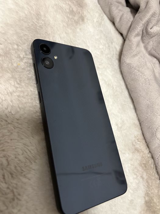 Samsung     A05 с протектор