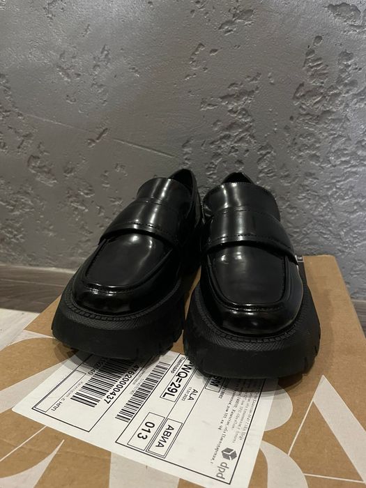 Лоферы черные от Zara