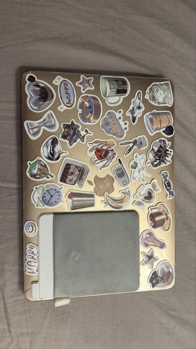 Продам Macbook Air чип M1 с мышью