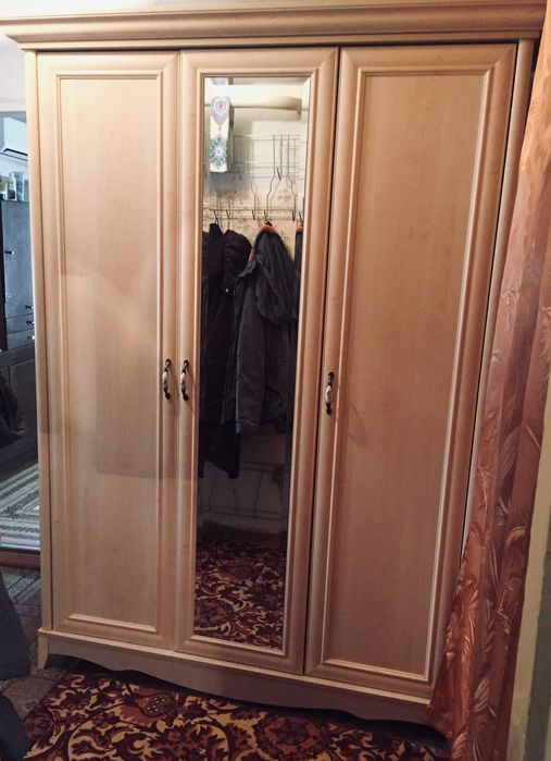 Продам Шифоньер (Шкаф) Б/У