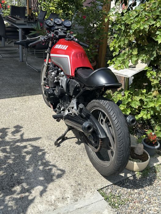 Motocicleta Yamaha XJ600 51j Cafe Racer