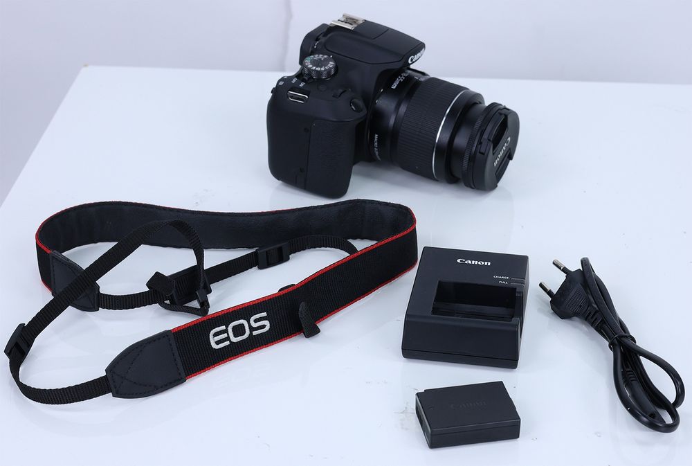 Фотоаппарат Canon EOS 2000D