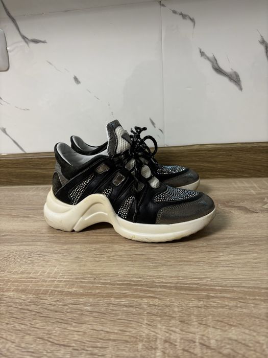 Adidasi piele superbi