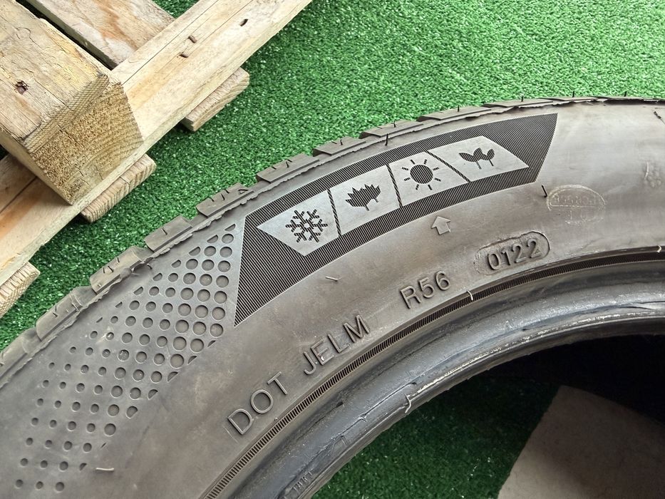 2бр. ОТЛИЧНИ ВСЕСЕЗОННИ Гуми С Борд 215/55R/17 -IMPERIAL- DOT:0122- 7.4мм.