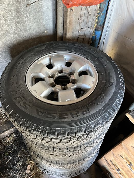 Продам диски с шиной Maxxis R15