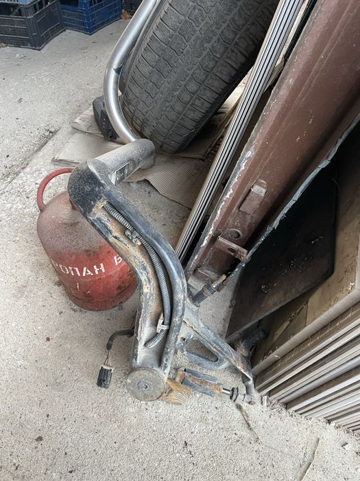 ML стойка със резервна гума