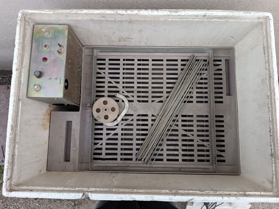 Инкубатор для яиц домашний б/у