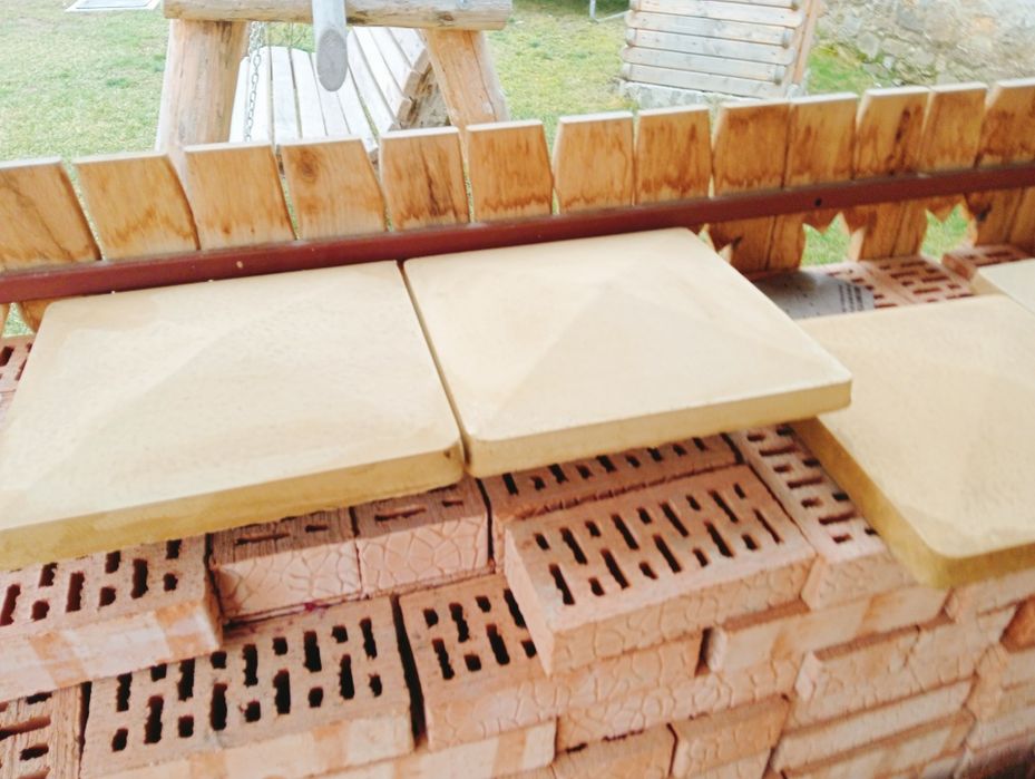 Placi , stâlpi și pălărie din beton
