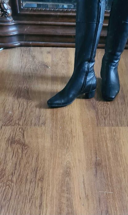 Сапоги женские  продаются