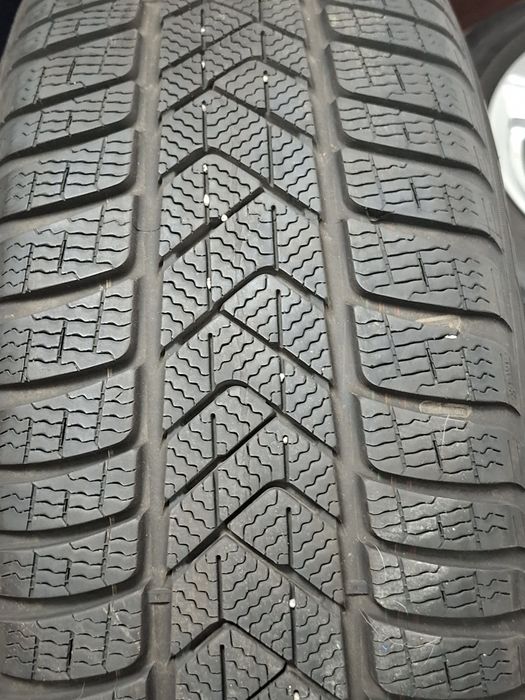 Set jante aliaj cu anvelope iarna 225 55 18 5x112