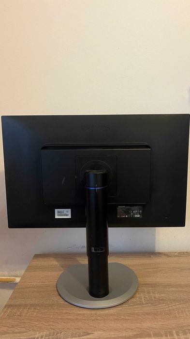 Монитор Philips - Перфектен за игри, филми, работа. Без забележки