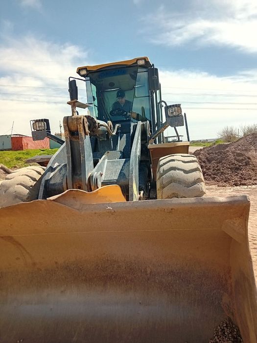 Продаётся погрузчик 3куб