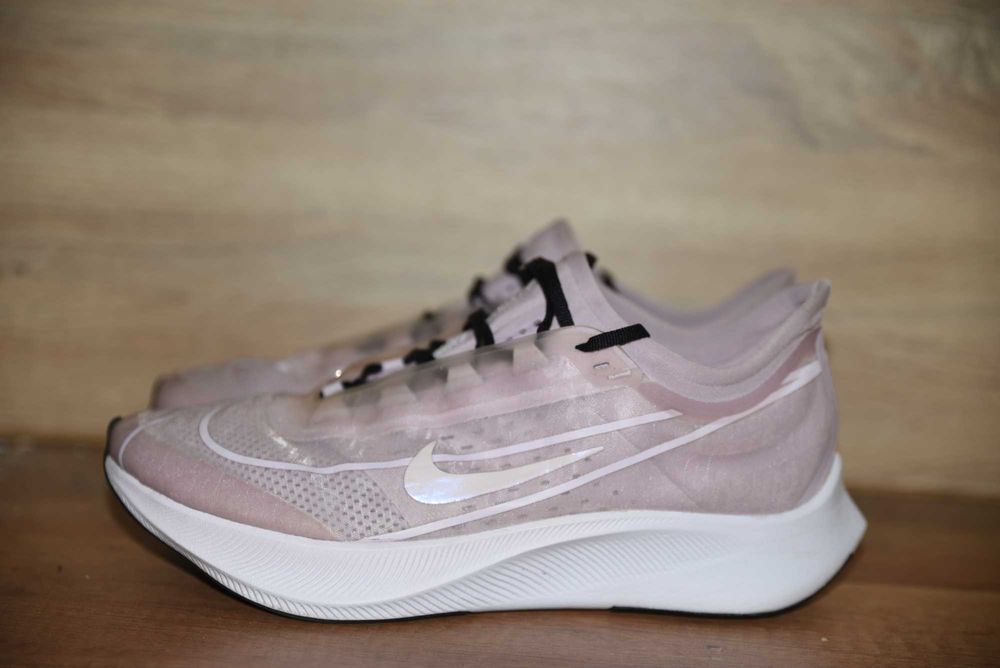 NIKE Zoom Fly 3 оригинални маратонки 42 номер