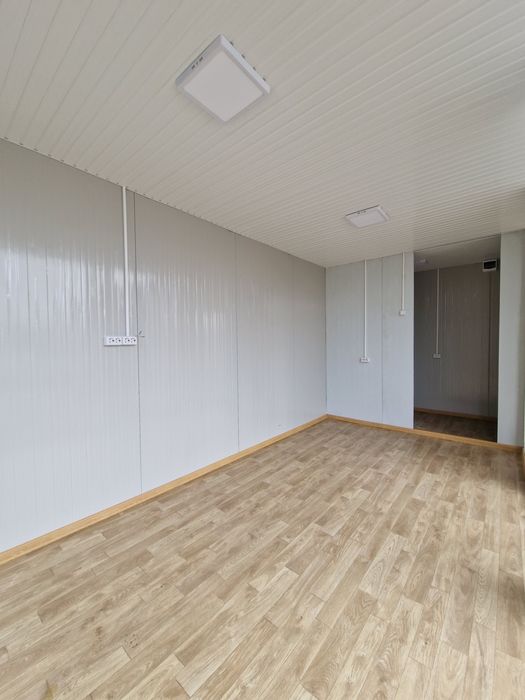 Vând Container 6x2,4 M preț 2750 €